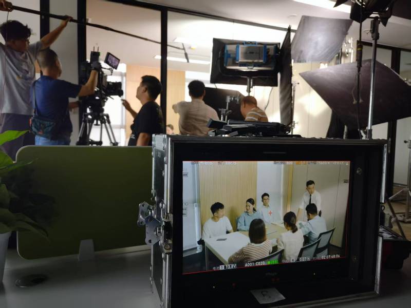 东营TVC拍摄公司：科技产品视觉化大师，诠释未来感与功能美学